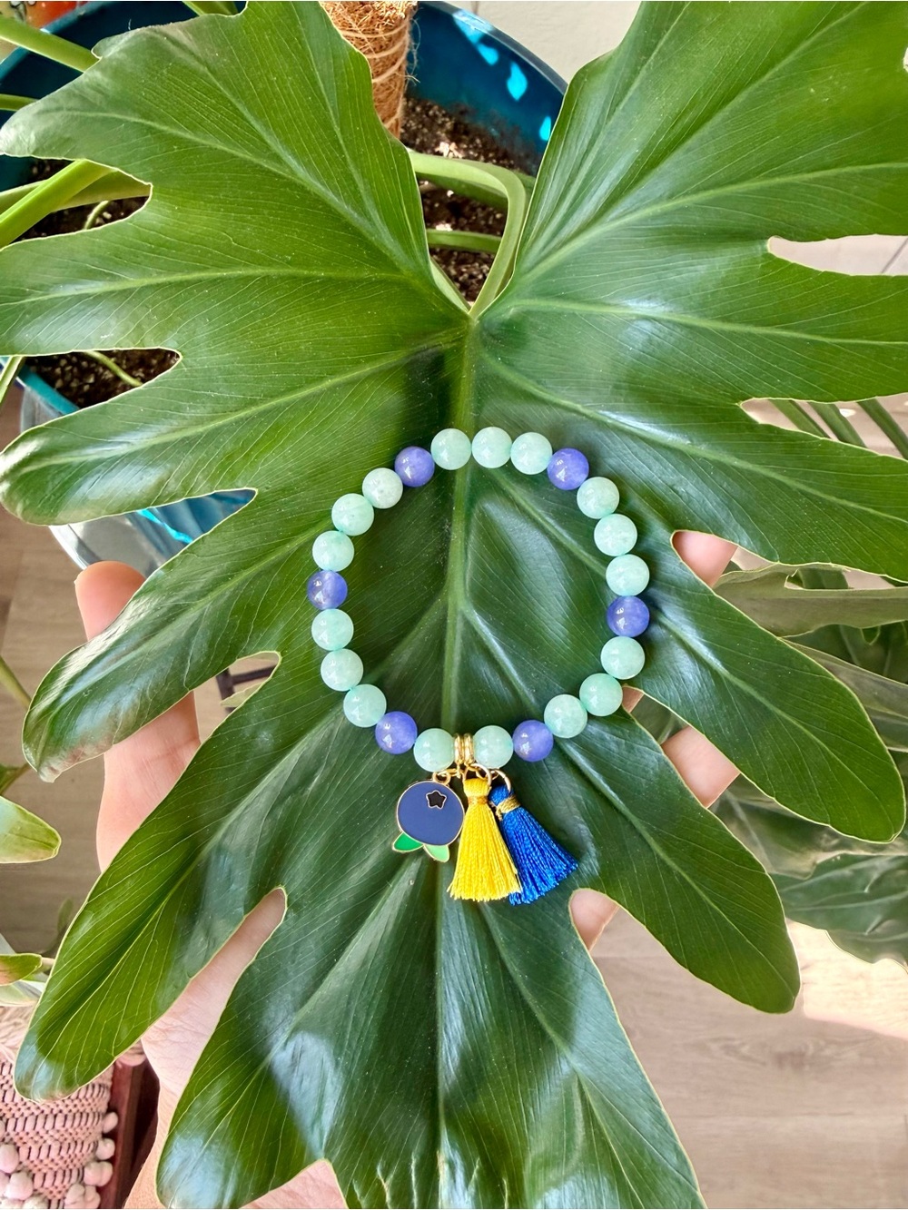 Agate & Jade bracelet || Blueberry charm (one)